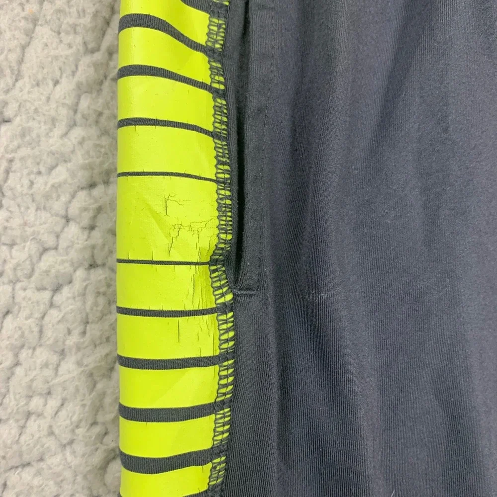 Under‎ Armour Shorts Mens Medium Grey Neon Yellow HeatGear Loose Fit Athletic